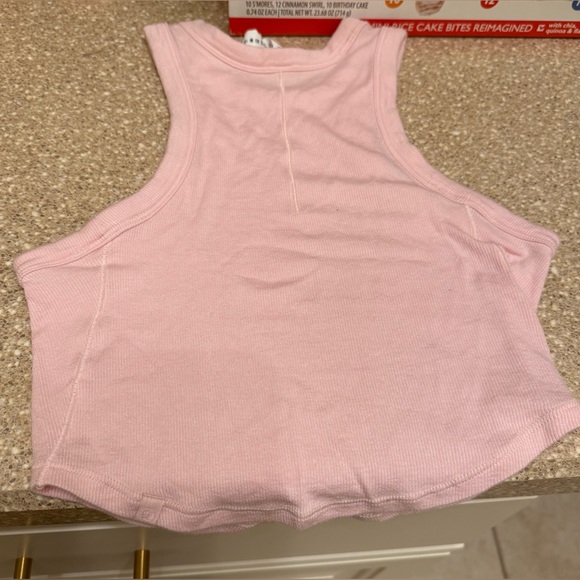 Lululemon Hold Tight Cropped Tank Top Flush
Pink size 2 Brand new w/out tags. - Picture 2 of 2